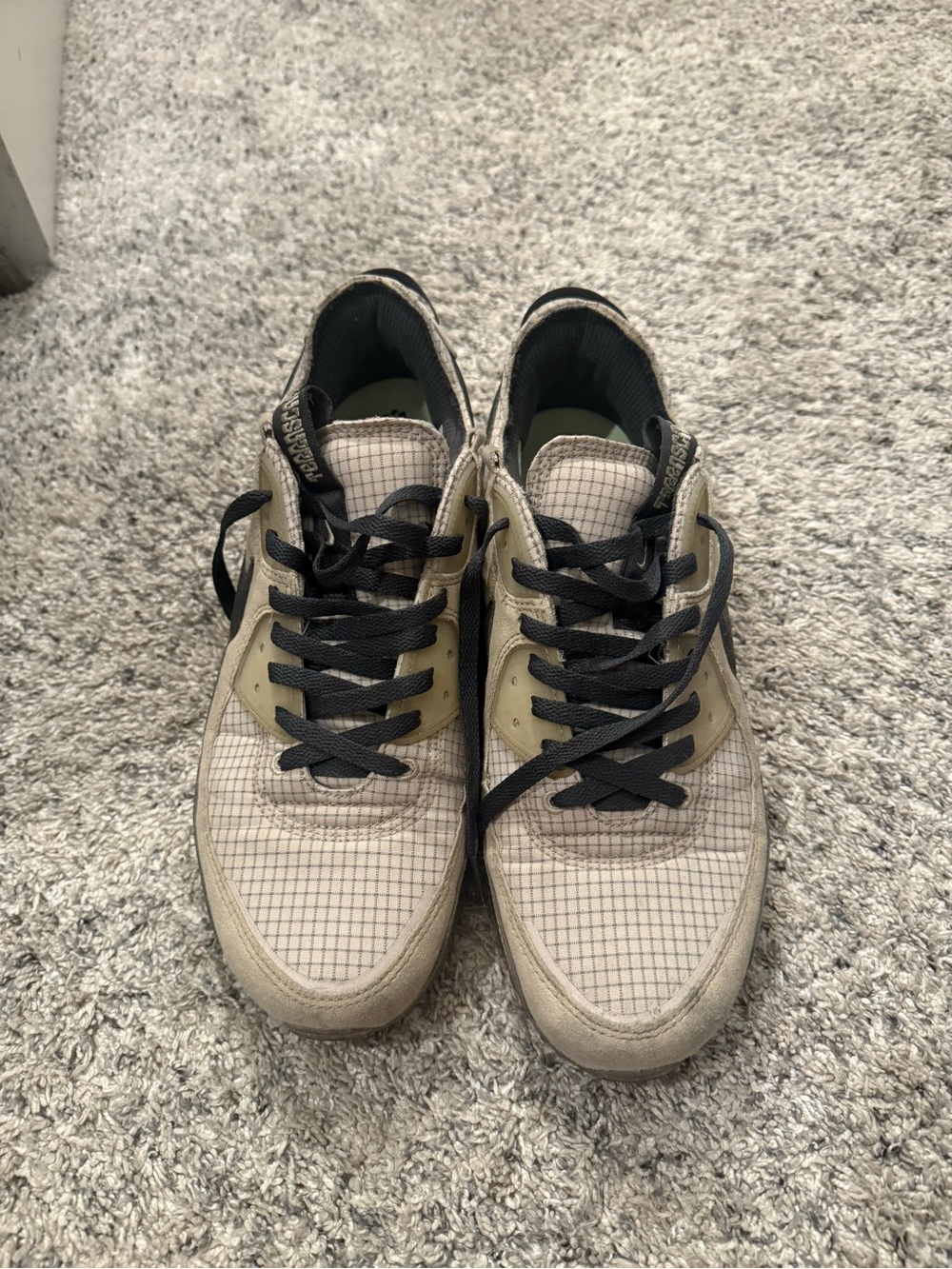 Nike Men's Beige and Black Grid-Pattern Sneakers